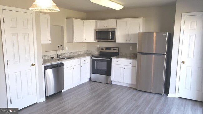 Building Photo - 19 Saddle Ridge Ct
