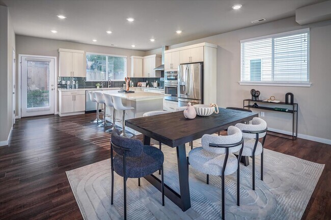 Foto del edificio - 11821 82nd Pl S