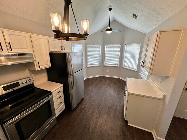 Foto del edificio - 3821 Landridge Dr