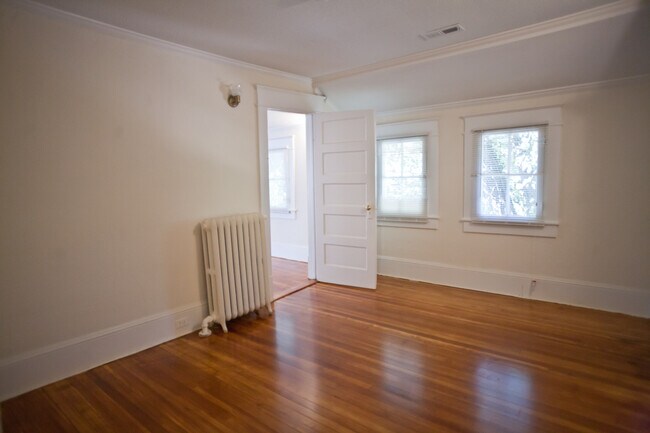 Foto del edificio - Gorgeous 3br cottage apartment on North St.