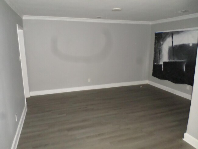 Foto del edificio - 2487 Burns Ave