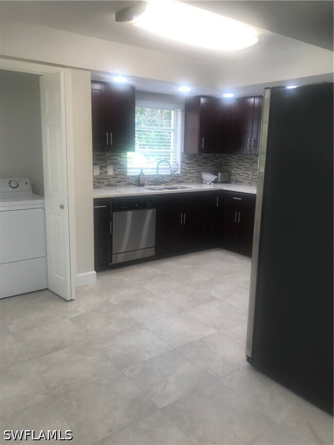 Foto del edificio - 1210 Shady Rest Ln