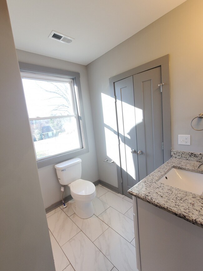 Building Photo - 2611 Airpark Dr