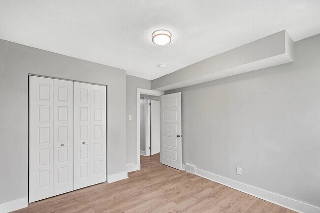 Building Photo - 408 E 8th Ave