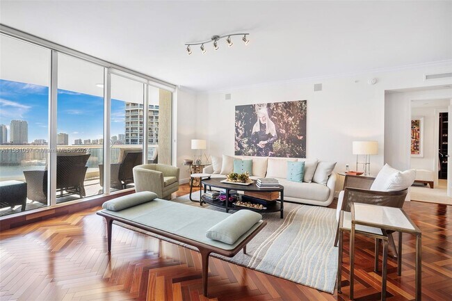 Foto del edificio - 6000 Island Blvd