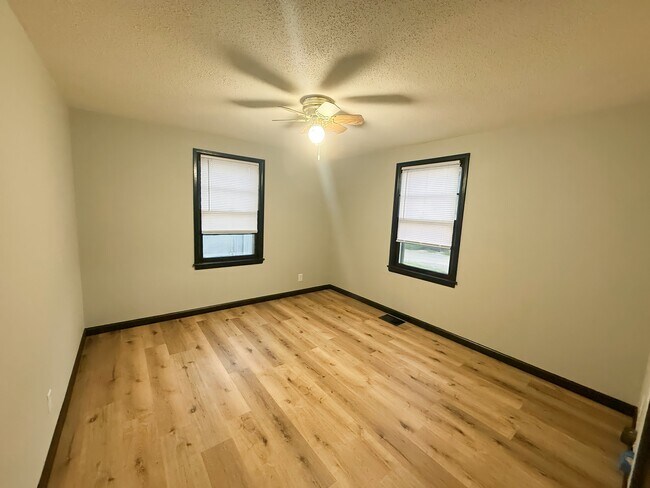 Foto del edificio - 4916 Brown Station Rd