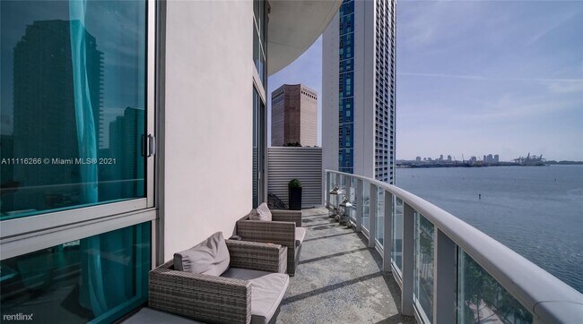 Building Photo - 1 br, 1.5 bath Condo - MET1 CONDO