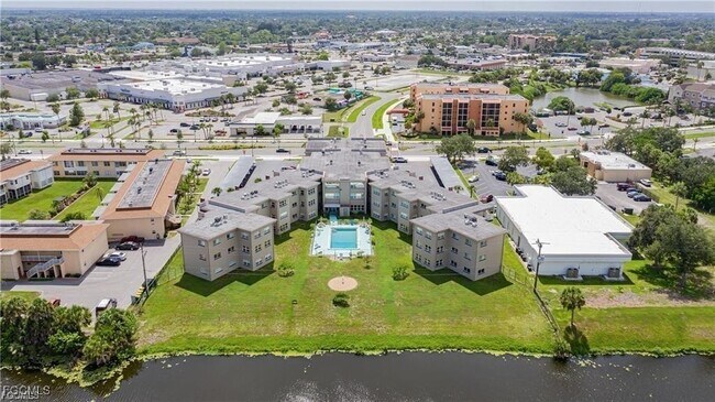 Foto del edificio - 3100 Harbor Blvd