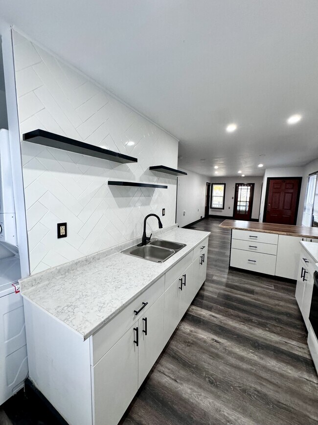 Photo du bâtiment - 1661 Howard Ave