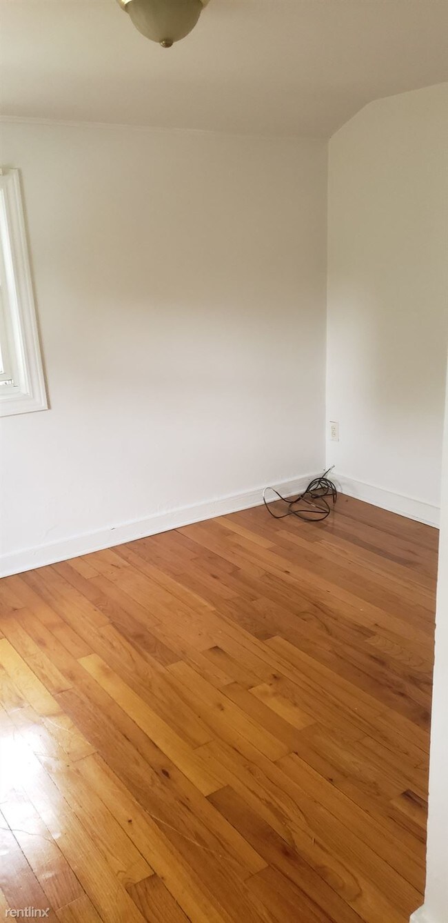 Building Photo - 2 br, 1 bath  - 916 W Michigan Ave