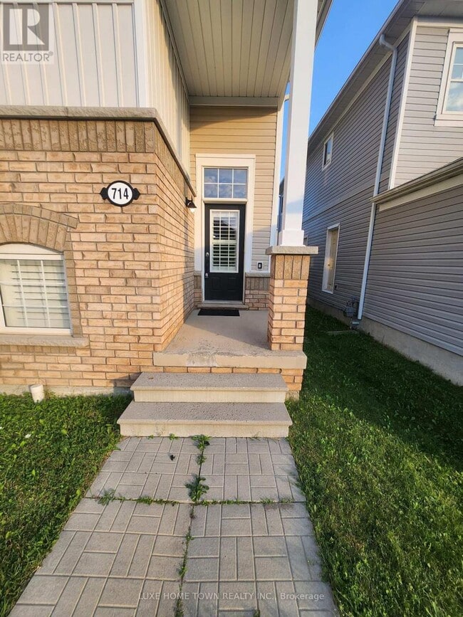 Building Photo - 714 HALBERT Dr