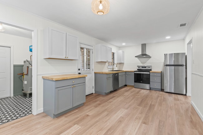 Building Photo - 5925 Couton Dr