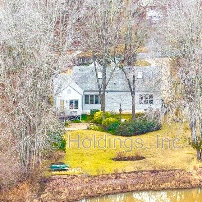 Foto del edificio - 487 Westwood Rd