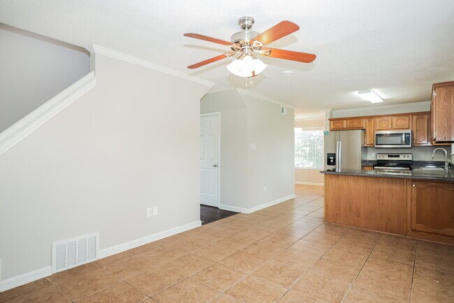 Foto del edificio - 6671 Hidden Fern Ln E