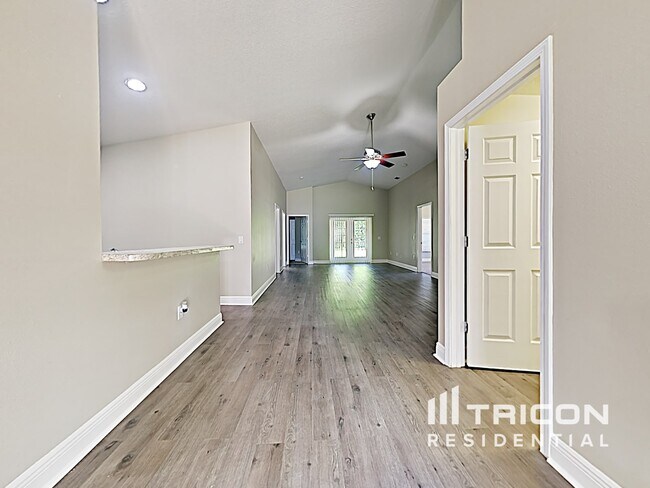 Building Photo - 303 Lisa Ann Ct