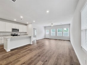 Building Photo - 10735 Red Flagstone Dr