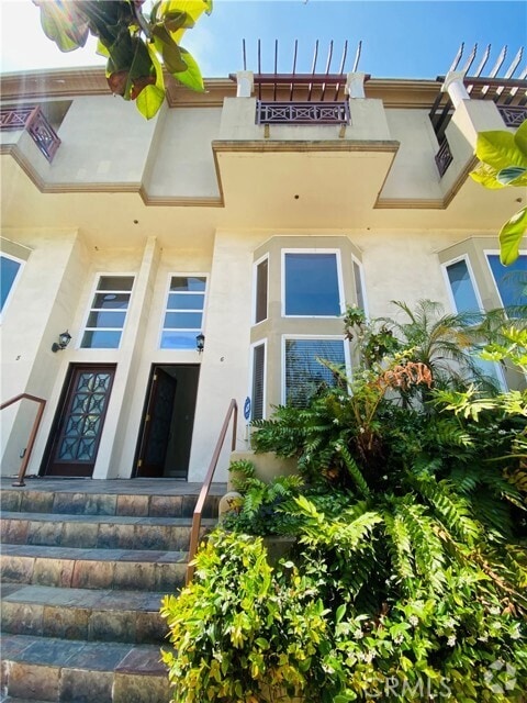 Building Photo - 4959 Laurel Canyon Blvd