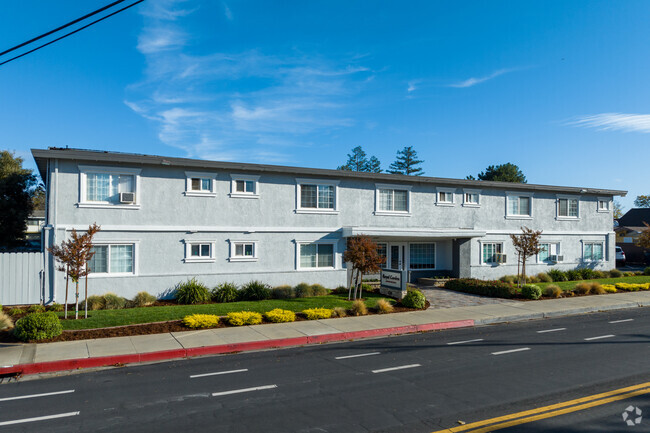 Building Photo - Royal Gardens Apartments