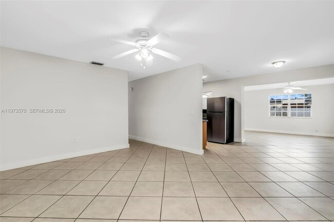 Photo - 1130 N 70th Ave House