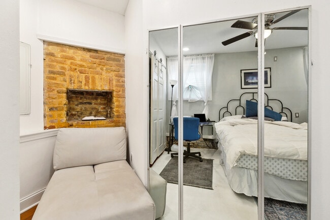Building Photo - FULLY FURNISHED & UTILITIES INCLUDED!