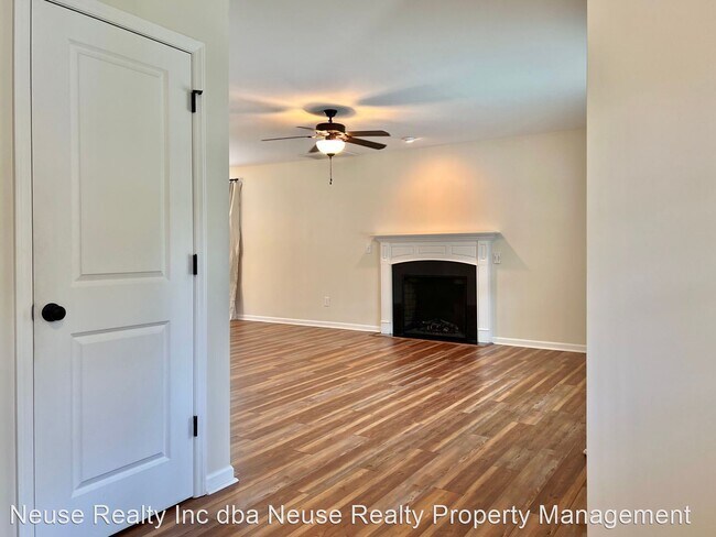 Building Photo - 4 br, 2.5 bath House - 260 Sellhorn Blvd