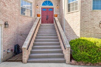 Building Photo - 723 Sendera St