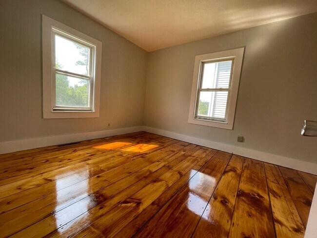 Building Photo - 19 Parker St