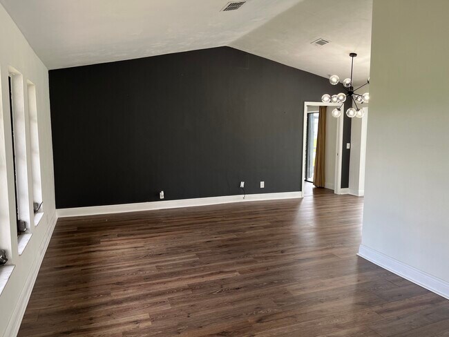 Vaulted Greatroom has access to the pool! - 2316 Everest Pky