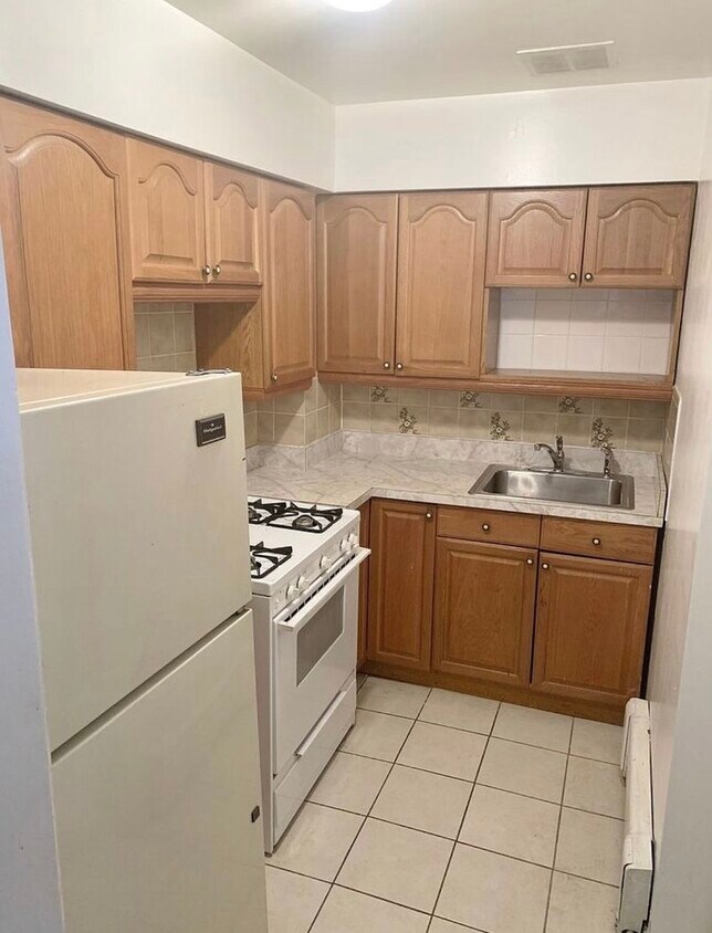 Primary Photo - 25-95 38th St