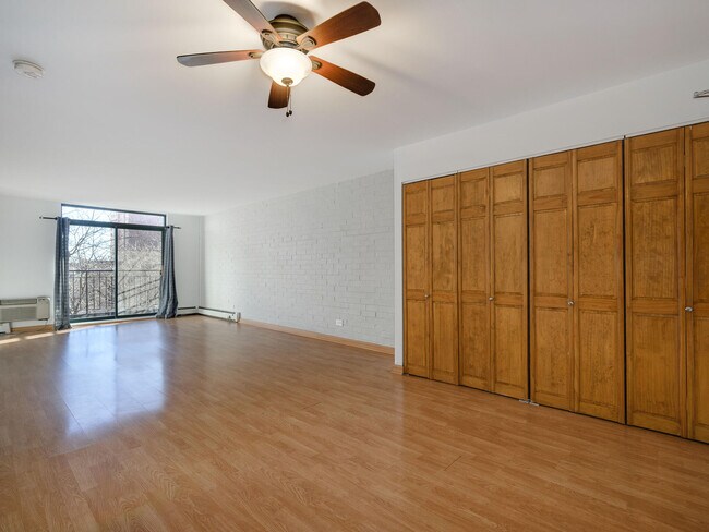 Foto del edificio - 3900 N Pine Grove Ave