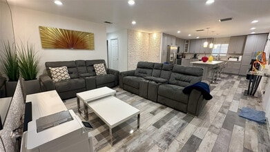 Building Photo - 4751 NE 10th Ave