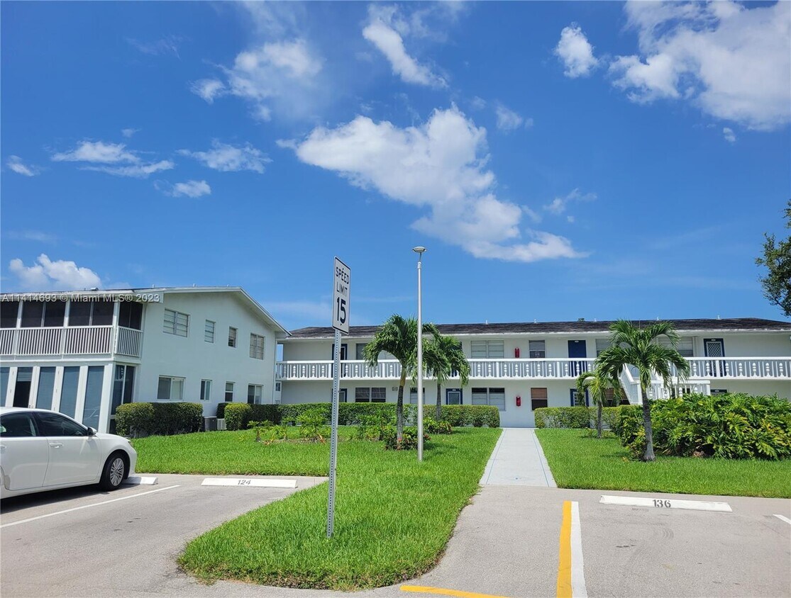 134 Farnham F Unit F, Deerfield Beach, FL 33442 Condo for Rent in