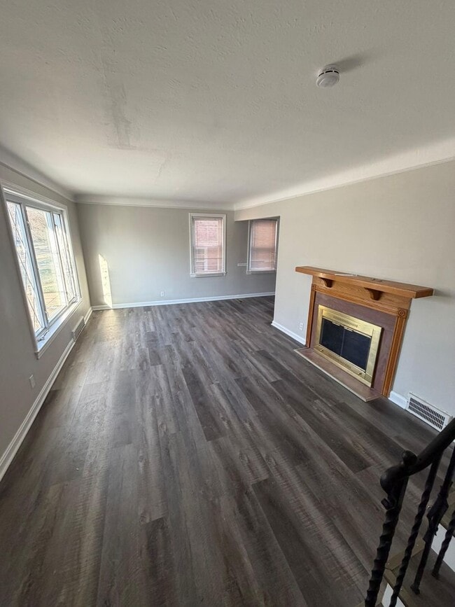 Building Photo - Updated 3-Bedroom Home in Lyndhurst Schools | Yard + Garage