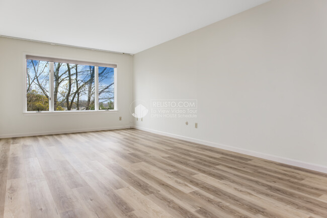 Building Photo - 795 Buena Vista Ave W