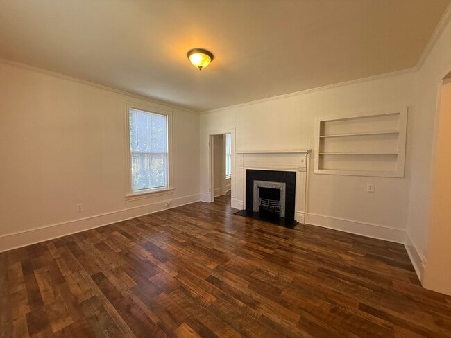 Building Photo - Beautiful Historic Clover Home!