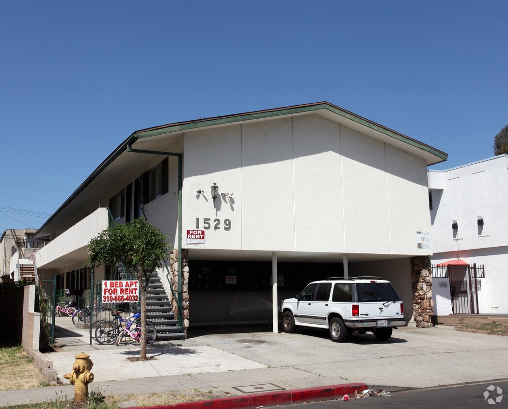 Building Photo - 1529 Armacost Ave