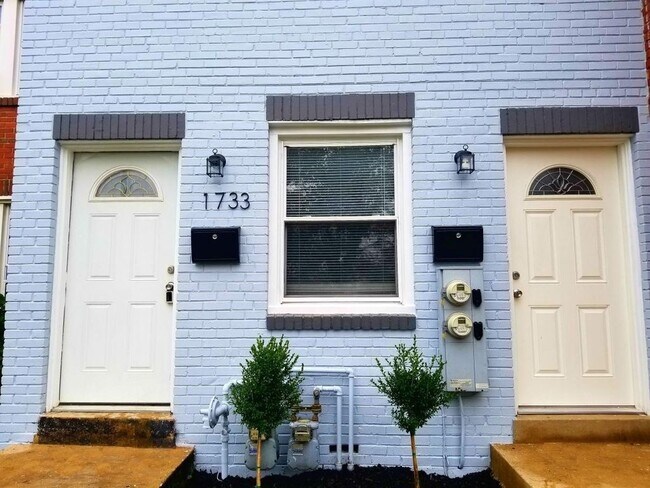 Front - 1733 F St NE
