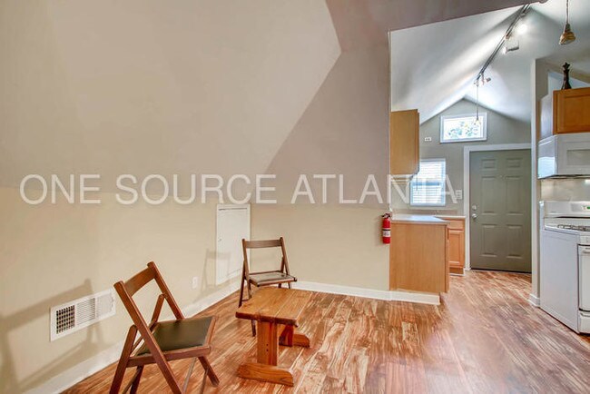 Building Photo - 939 Sylvan Pl SW