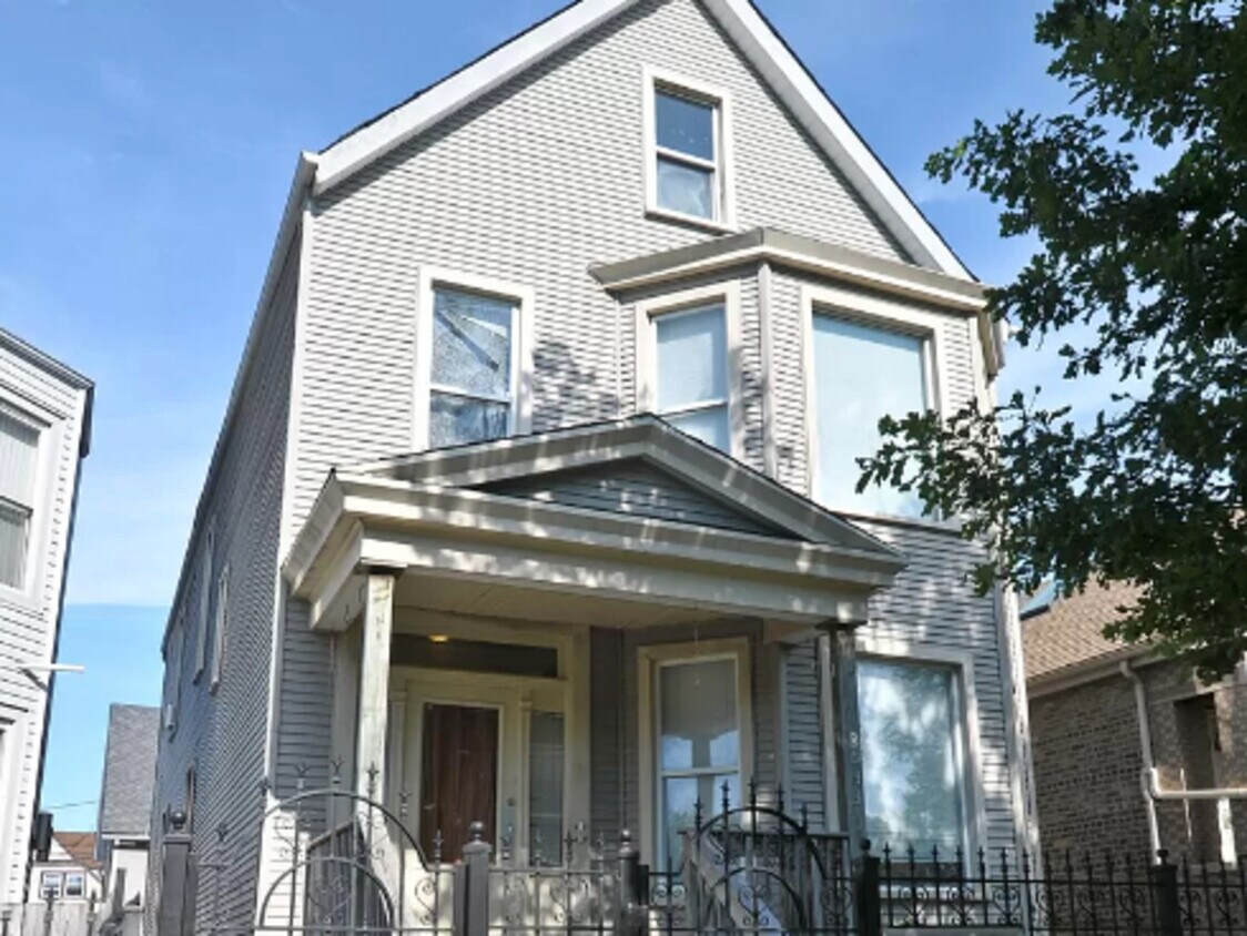 Primary Photo - 2033 N Avers Ave