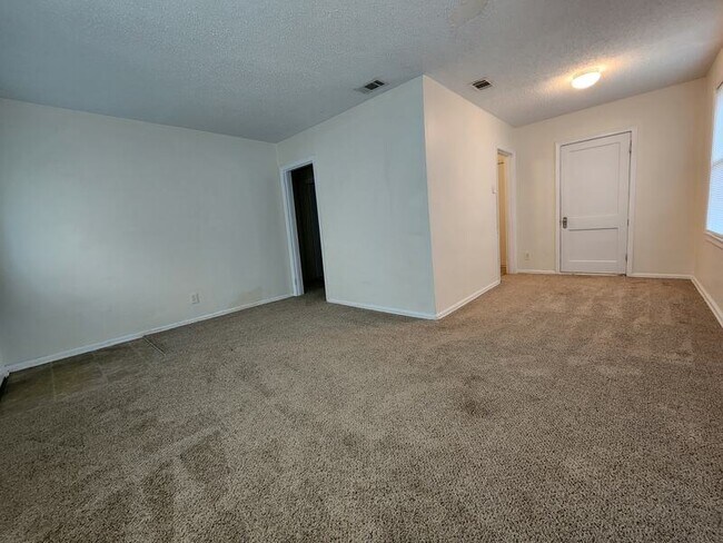 Foto del edificio - 109 NW Gilliland Rd