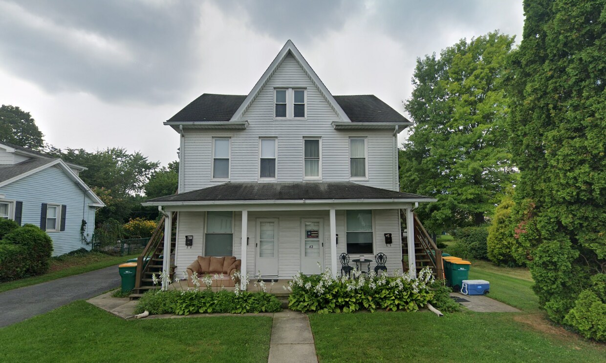 Primary Photo - 42 Half St