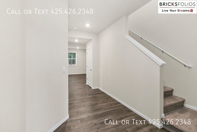 Building Photo - Move-in Ready Home For Rent in Port Orchar...