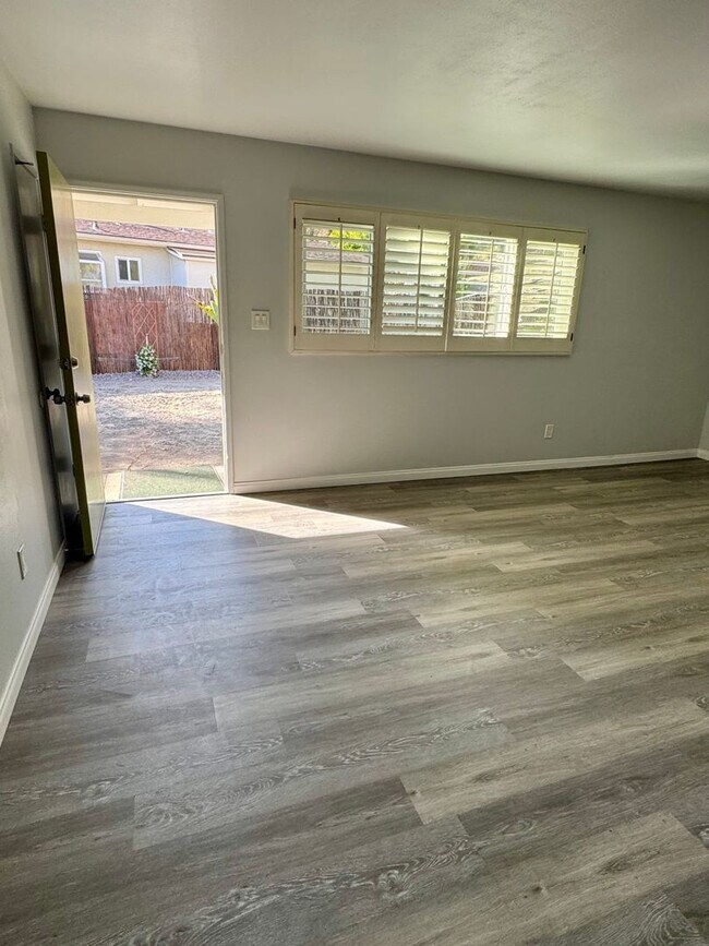 Foto del edificio - Beautiful 3 Bed/2 Bath Walking Distance fr...