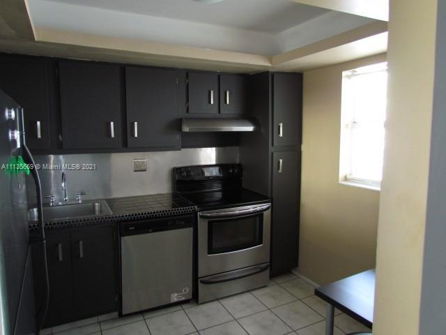 Foto del edificio - 8320 Sands Point Blvd