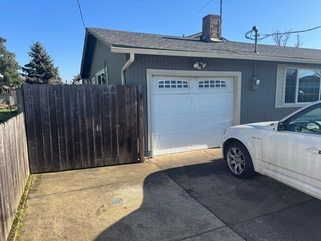 Building Photo - Check out this great 4 bedroom home!