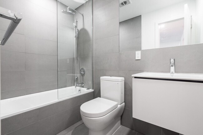 Building Photo - 365 Eglinton Ave E