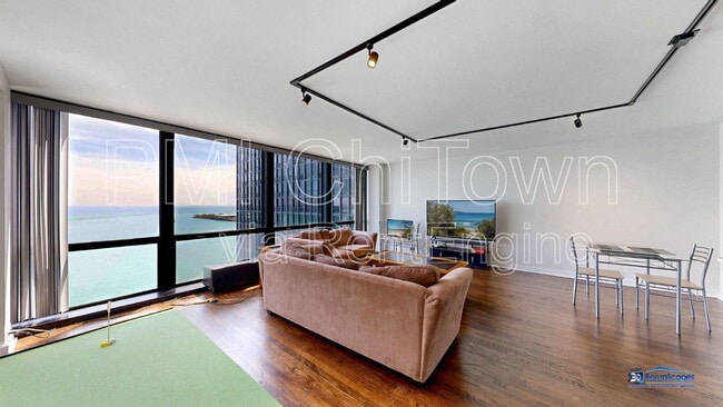 Photo - 910 N Lake Shore Dr House