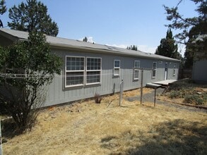 Building Photo - 15142 Loafer Ave