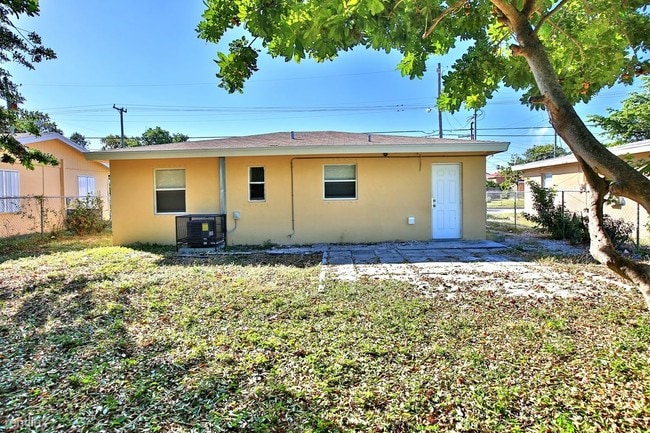 Building Photo - 3 br, 1 bath House - 4502 Greenwood Ave
