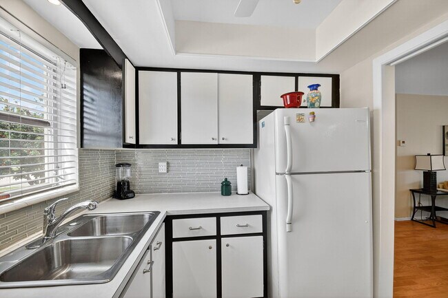 Foto del edificio - 2673 Barkley Dr E